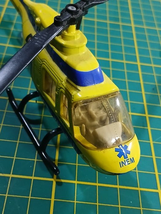 Helicóptero INEM miniatura Burago