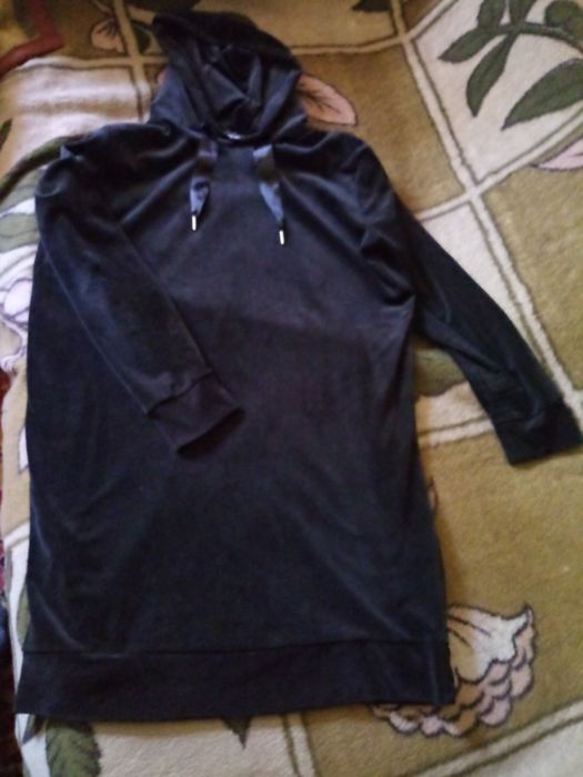 Super bluza z kaksamitu weluru roz 42.  44 czarna