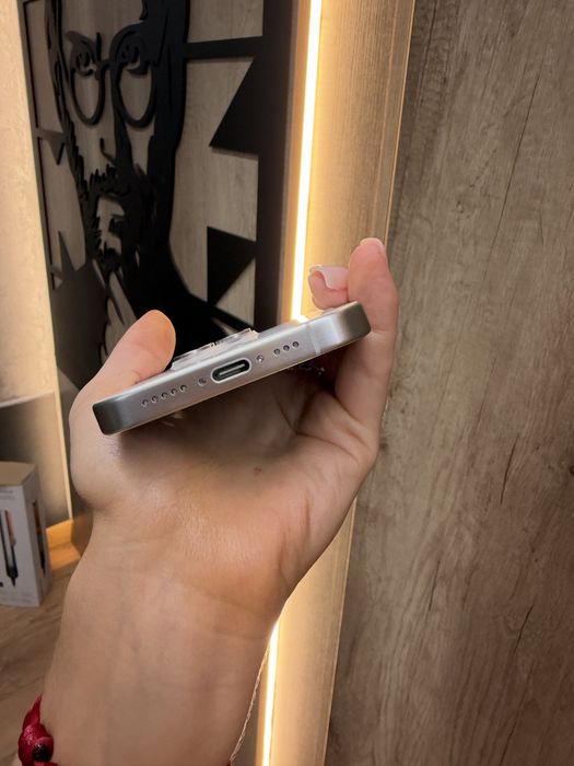 Б/у IPHONE 15Pro Max 1TB White Titanium Neverlock Костюшка,5 igran d