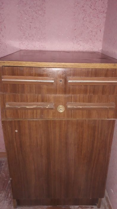 Кухонные шкафчики и тумбочки ..