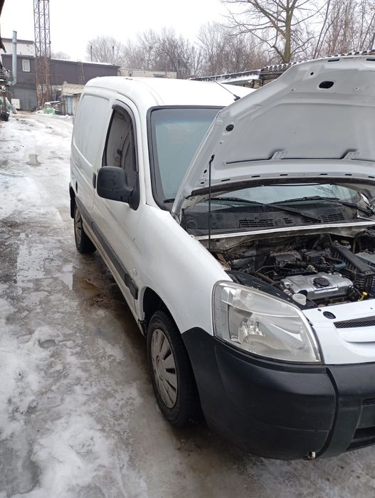 Продам пежо партнер.