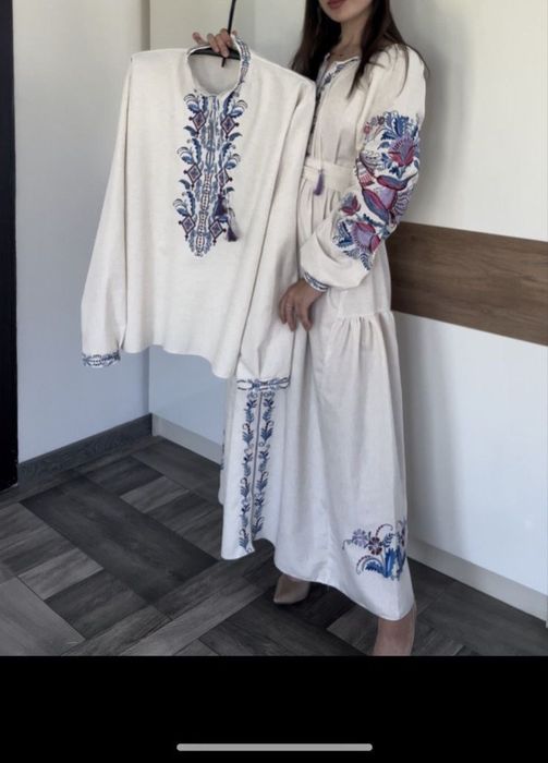 Вишиті сукня.