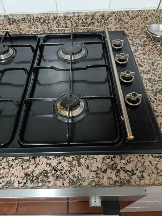 Placa de Fogão a Gás (4 Bicos) – Usada | Excelente Estado – Estilo Rústico