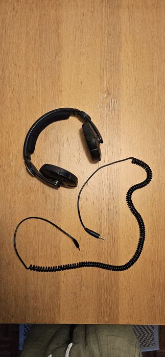 Headphones sennheiser HD 215