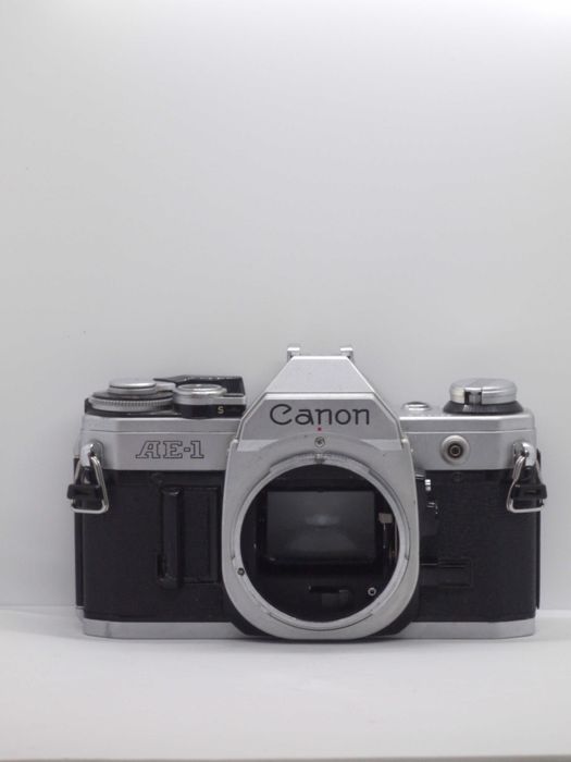 Canon AE-1 + Canon FD 50mm f/1.8 SC