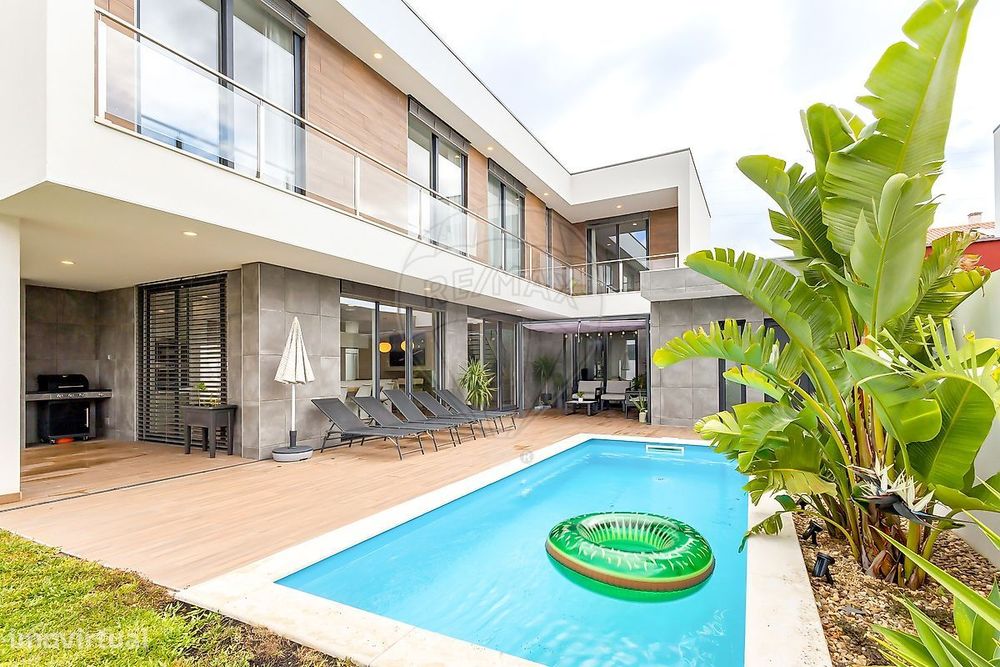 T5 Detached House for Sale