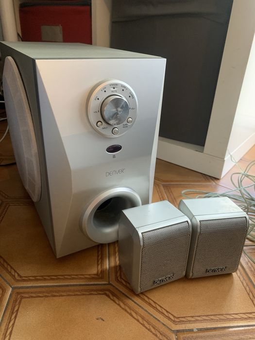 Leitor de DVD Denver com sistema de som 4.0