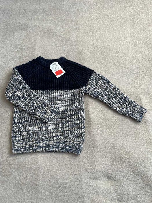 Sweter ZARA. 128 cm