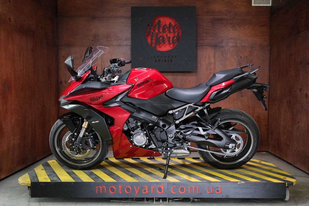 Suzuki GSX-S1000 GT із Японії