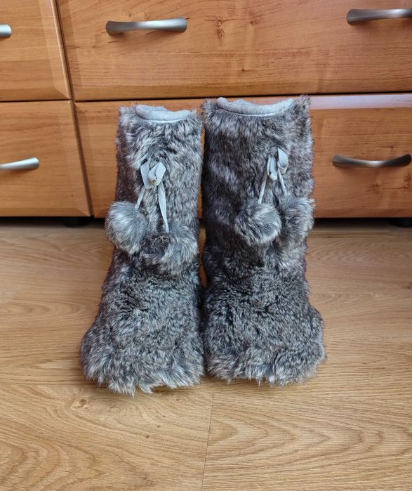 Nowe ciepłe kapcie z pomponami, rozm 36, kolor Brązowy-Szary.