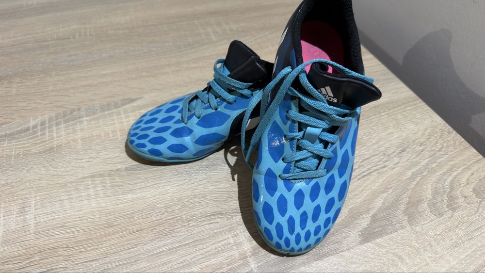 Sapatilhas de futsal adidas