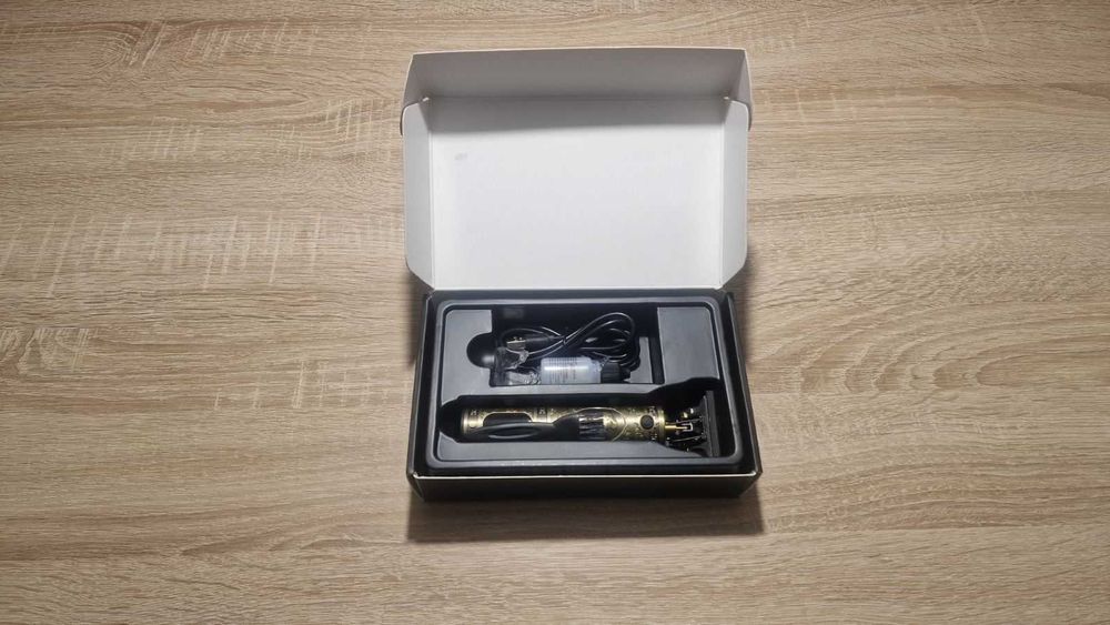 Profesjonalna maszynka do strzyżenia włosów z wyświetlaczem Solati