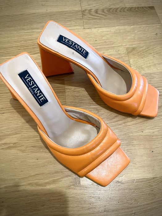 Босоніжки в гарному стані. З Італіі