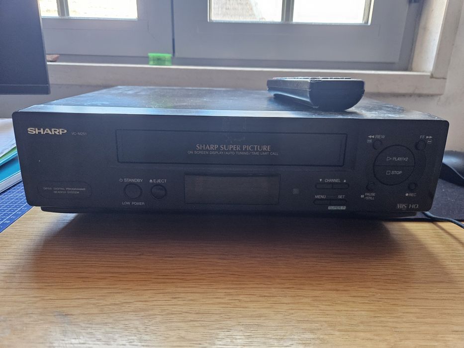Leitor e Gravador VHS Sharp VC-M251