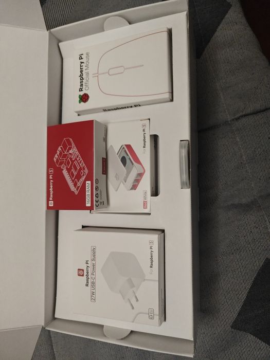 Raspberry Pi 5 16GB Desktop Kit NOVO