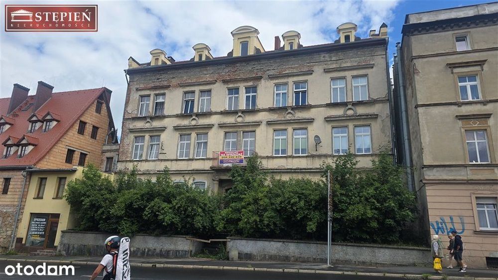 Gotowy biznes lub piętro secesyjnej kamienicy.