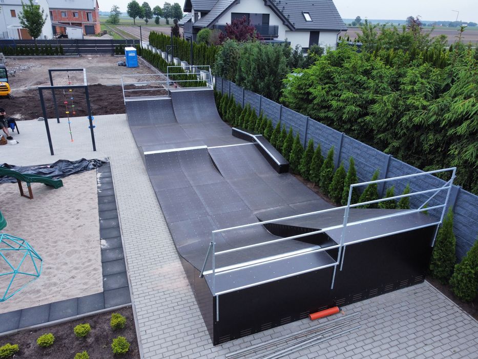 Backyard skatepark - mega rozbudowana minirampa FLYBOX szplinramps.pl
