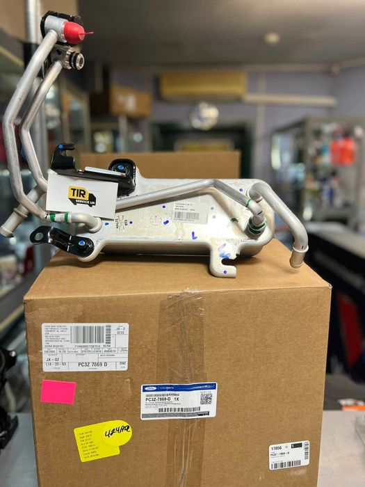 Радіатор масла теплообмінник 	PC3Z7869D