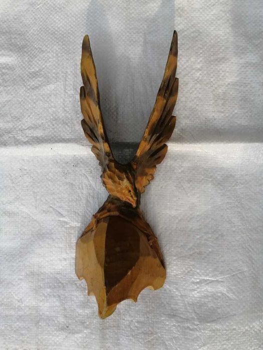 фарфоровые статуэтки, подсвечник, ложечки.