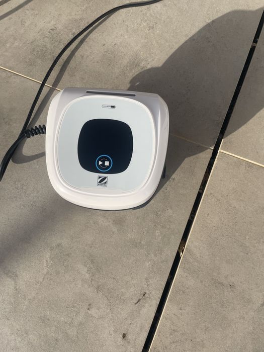 Robo para lavar piscina da marca zodiak