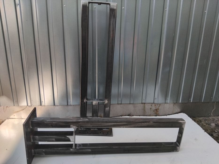 Schody półkowe wspornikowe wiszące