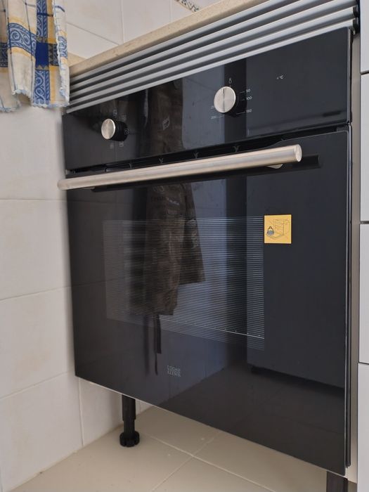 Conjunto eletrodomésticos - frigorífico, forno, termoacumulador, máquina loiça e exaustor
