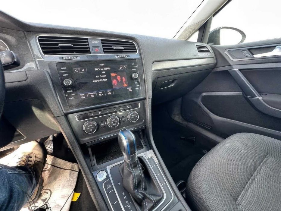 Volkswagen Golf e-Golf      2020