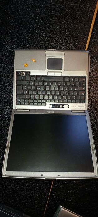 Retro laptopy, kolekcjonerskie, niektóre ponad 30 lat.