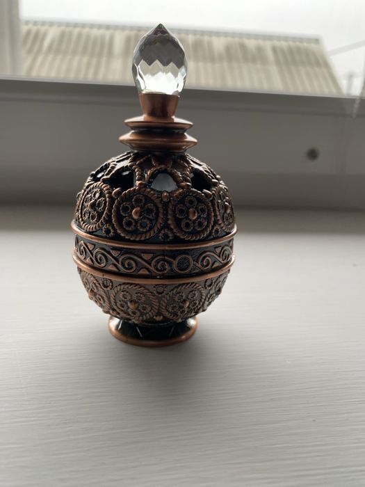 Продам ємність для духів