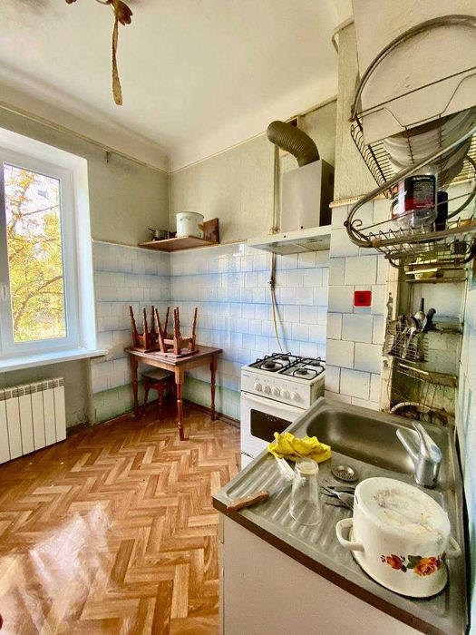 Черчиля 17, роздільна 2к.квартира, метро Дарниця 7 хвилин пішки, є ГАЗ