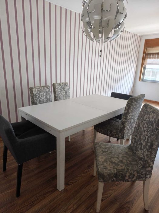 Conjunto de Sala de Jantar – Mesa Extensível + 6 Cadeiras