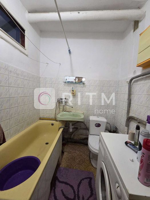 Продається 1-кімнатна квартира в цегляному будинку