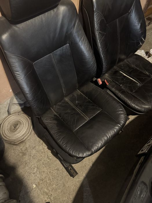 Продам передні сидіння бмв е39