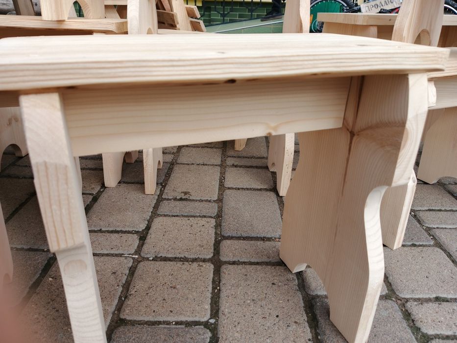 Табуретки з дерева, міцні є різних розмірів розмірів