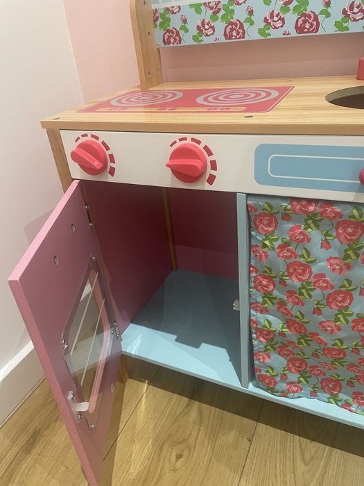 Cozinha de criança em madeira.