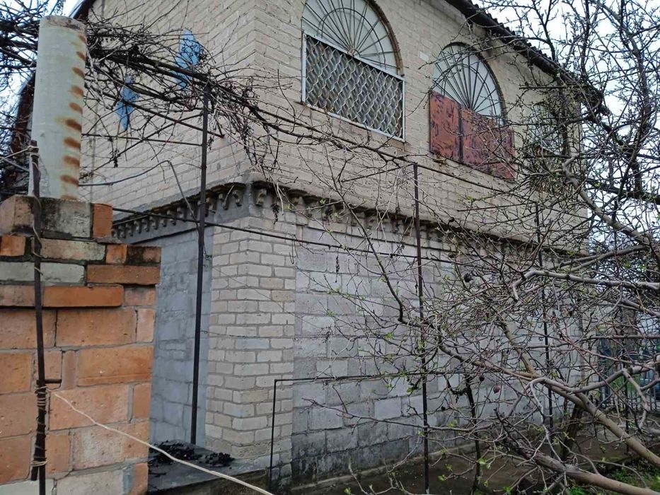 Продається дача з гаражем