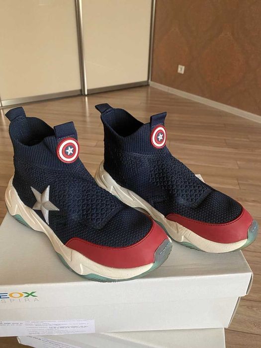 кросівки дитячі Zara серія Marvel