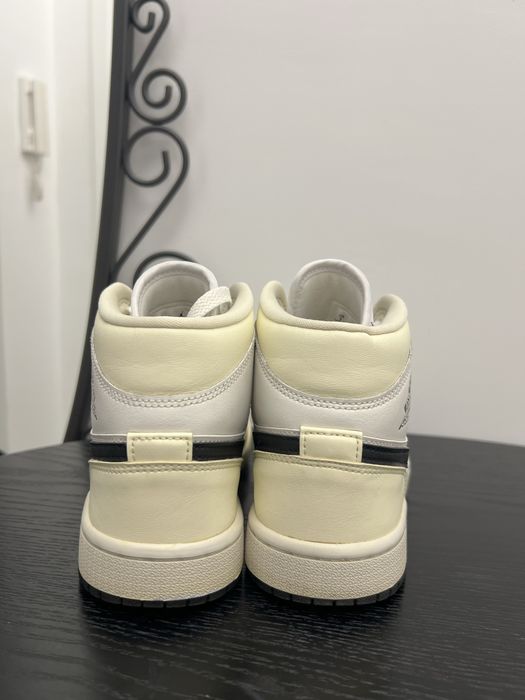 nike jordan 1 mid