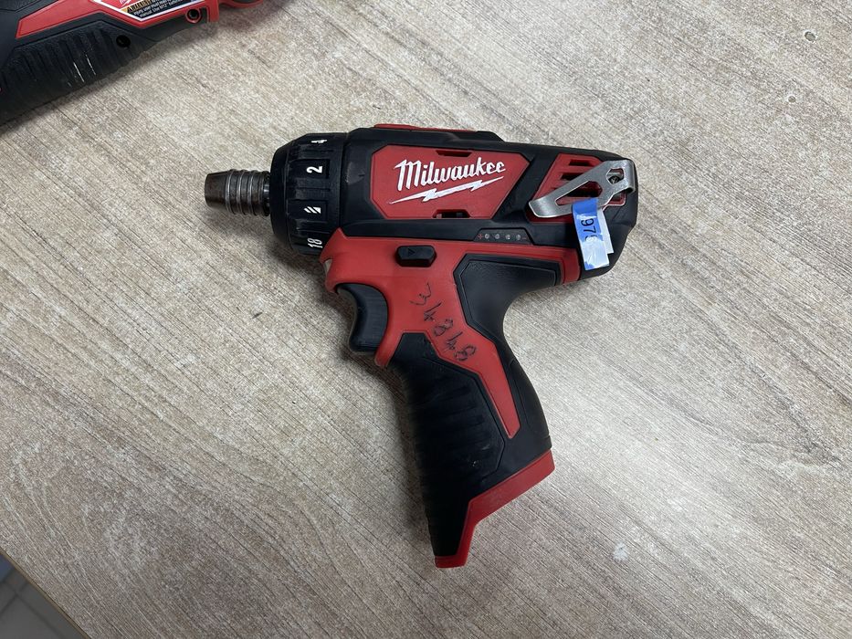 Milwaukee M12 BD / акумуляторна викрутка Мілвокі