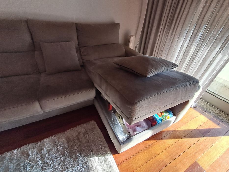 Sofá com chaise long