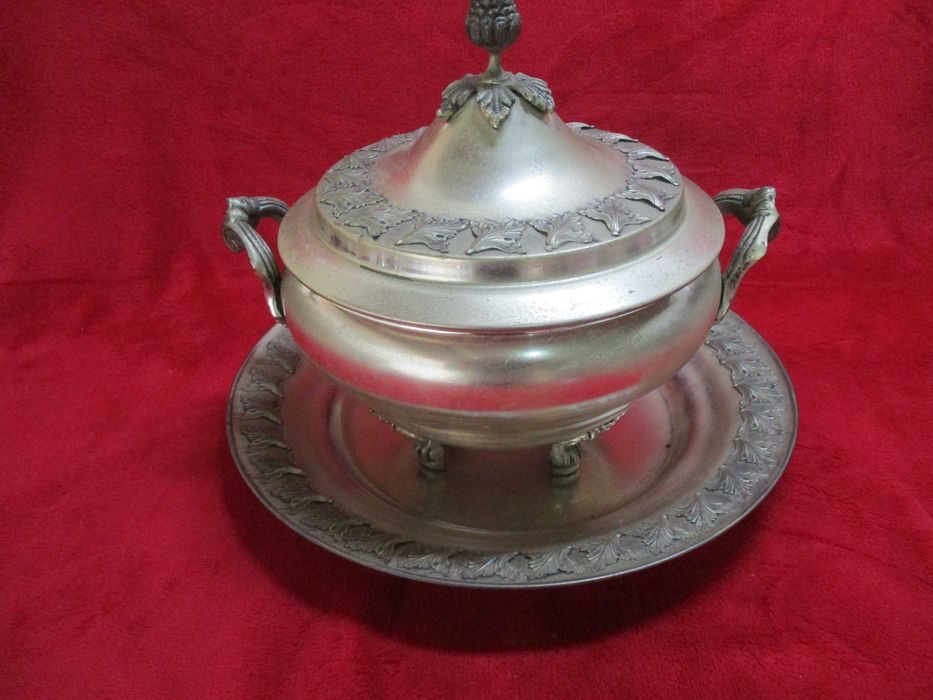 Terrine in Shell with Round Presentation Stand.425231085564733440