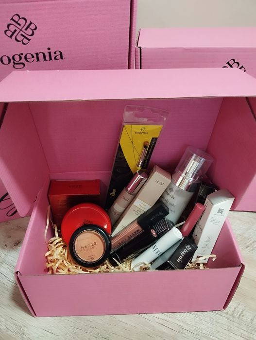 Бокси косметики Богенія