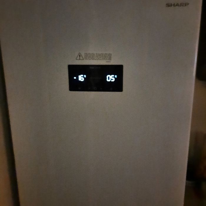 Lodówka Sharp roczna-gwarancja,wys.180cm,biała