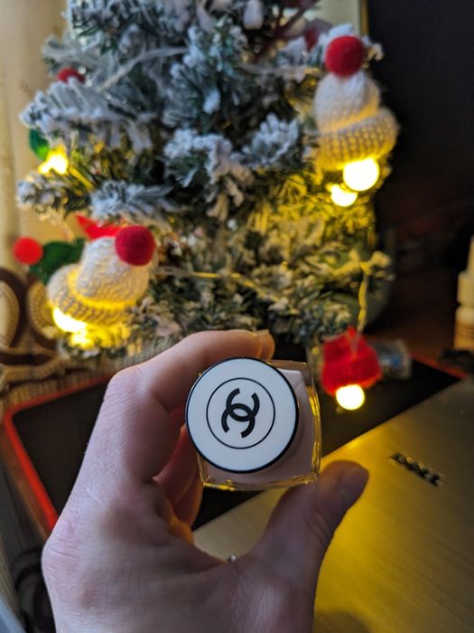 Тональний крем Chanel Les Beiges Healthy Glow Foundation Hydration And