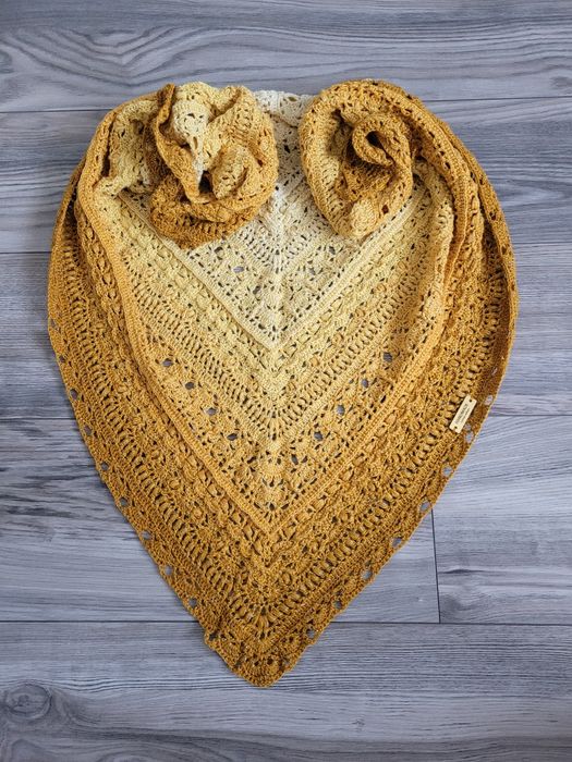 chusta robiona ręcznie na szydełku Wachlarzy czar