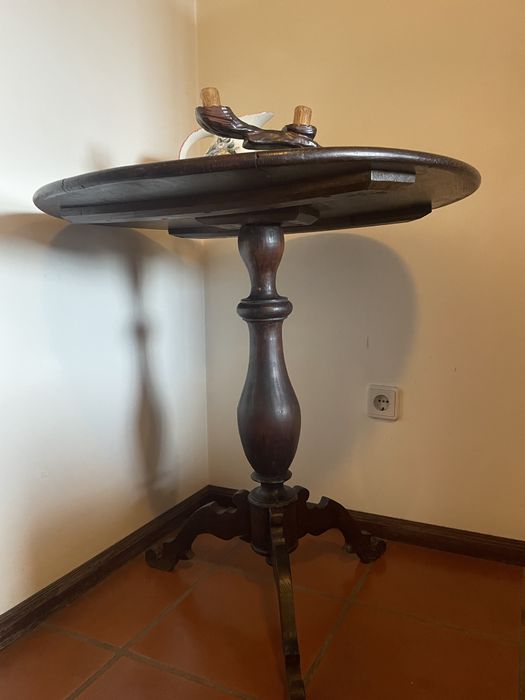 Mesa de pé de galo muito antiga