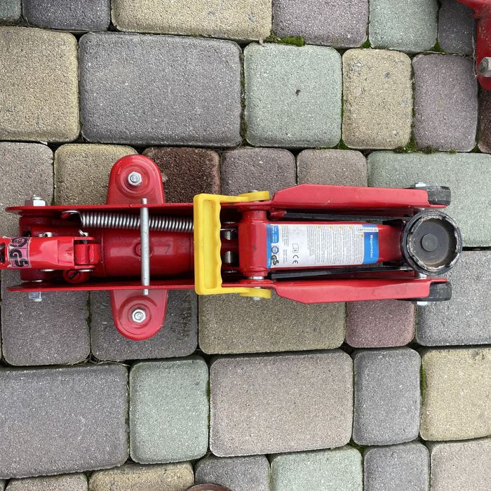 Продаю домкрати