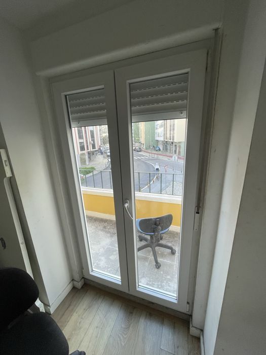 Quarto com varanda para solteiro com caução