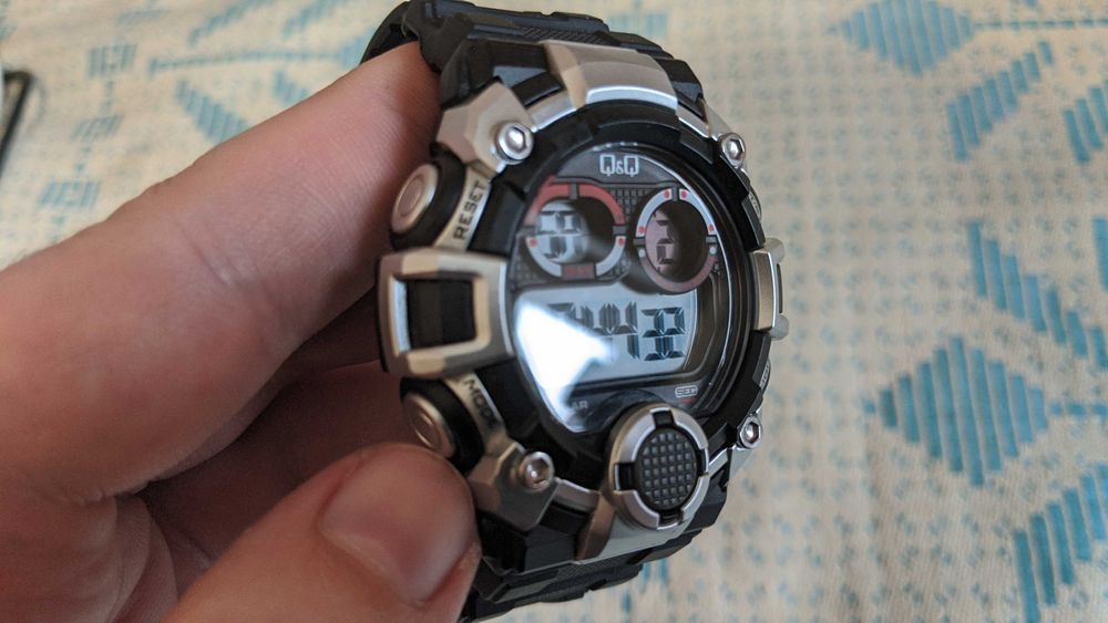 Свій годинник Q&Q M162J004Y, в чудовому стані.