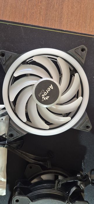 Conjunto 5 Ventoinhas AeroCool ARGB (Hub + Comando + 3 x 120mm + 2 x 140mm)